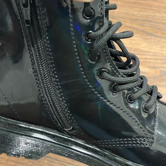 EUC Girls Dr. Martens Shiny Black Boots Rainbow Iridescent girls size 3 - Picture 8 of 11